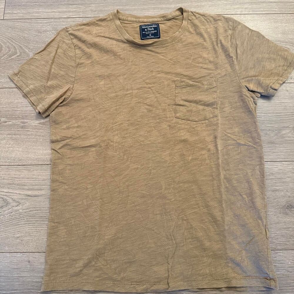 abercrombie & fitch leaf print pocket tshirt